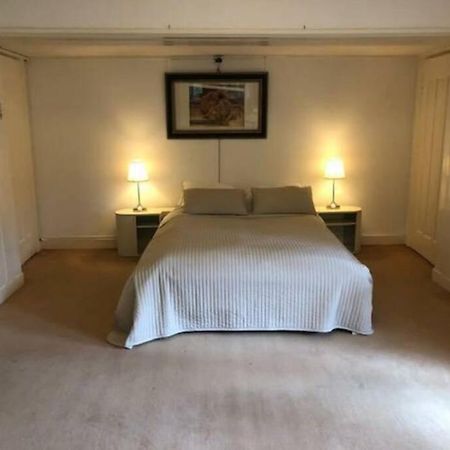 Vrijstaande rietgedekte villa nabij uitvalswegen Wassenaar Buitenkant foto