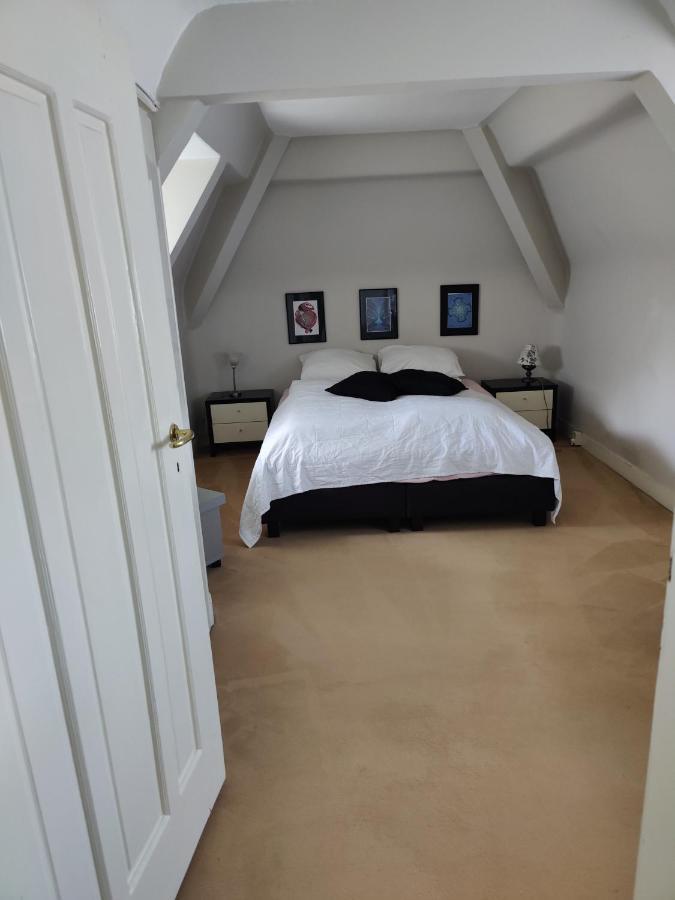 Vrijstaande rietgedekte villa nabij uitvalswegen Wassenaar Buitenkant foto