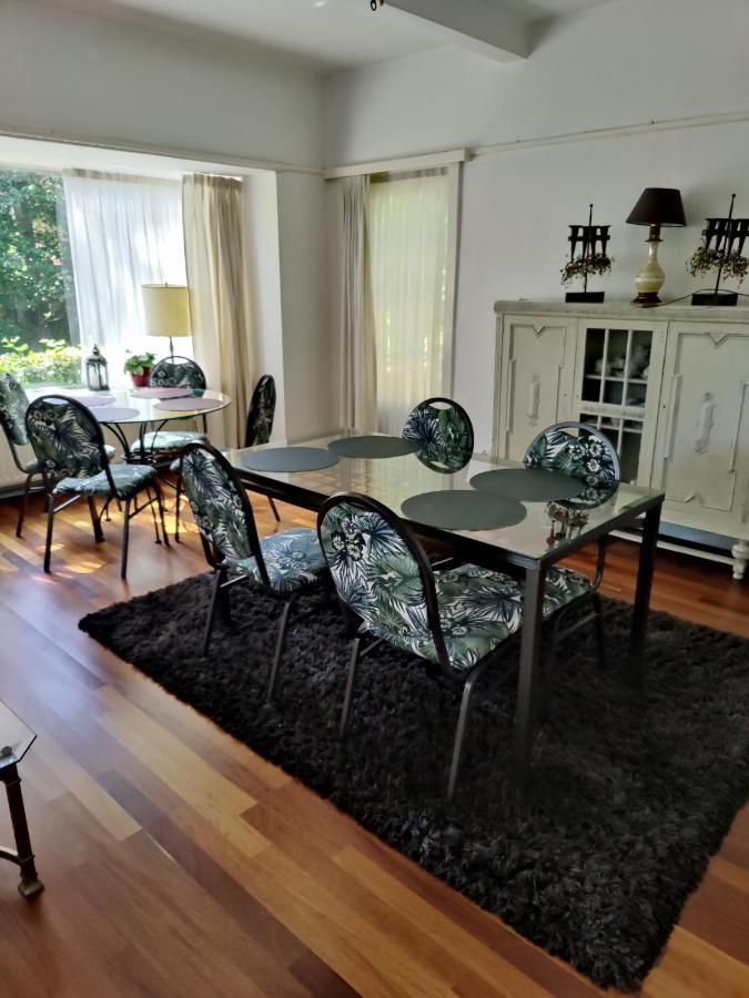 Vrijstaande rietgedekte villa nabij uitvalswegen Wassenaar Buitenkant foto