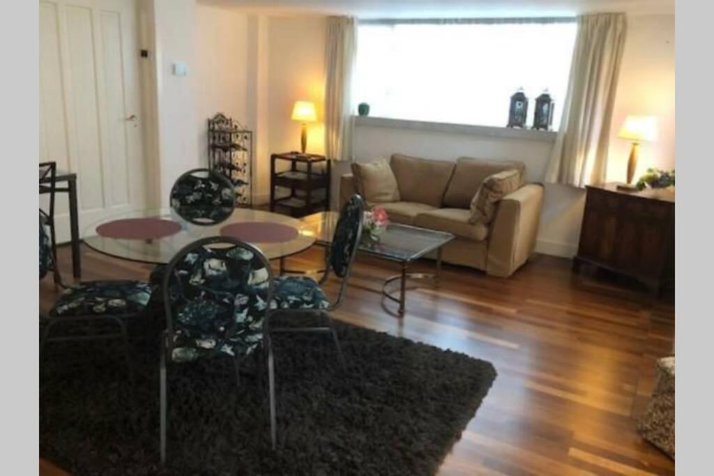 Vrijstaande rietgedekte villa nabij uitvalswegen Wassenaar Buitenkant foto