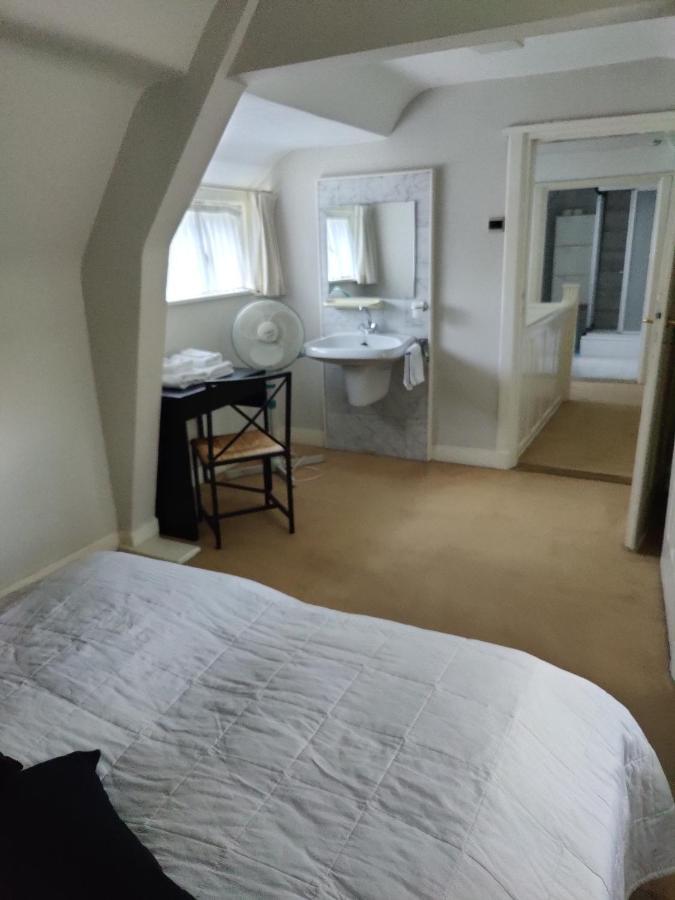 Vrijstaande rietgedekte villa nabij uitvalswegen Wassenaar Buitenkant foto