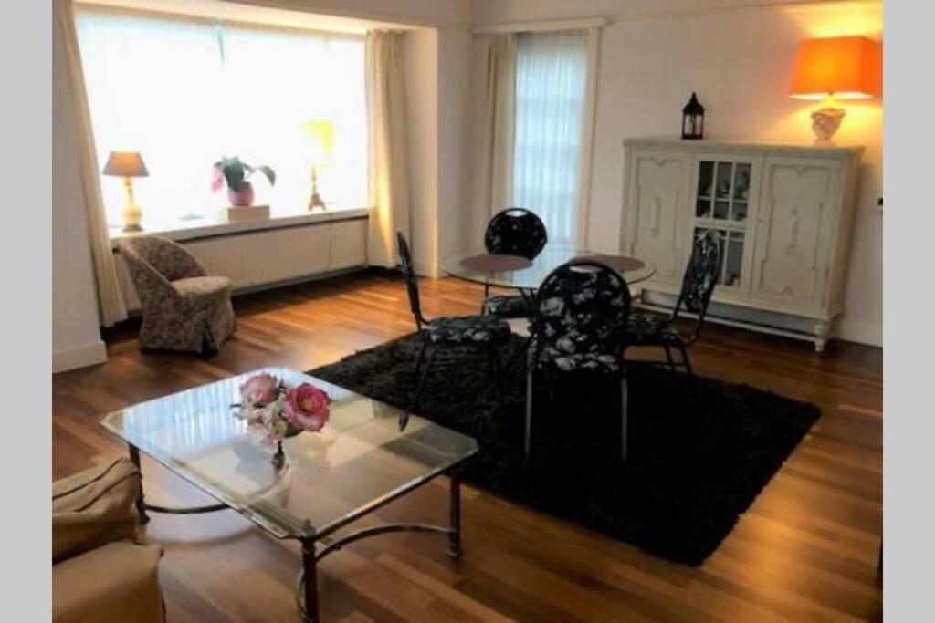 Vrijstaande rietgedekte villa nabij uitvalswegen Wassenaar Buitenkant foto