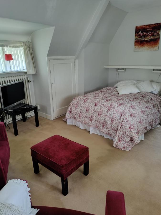 Vrijstaande rietgedekte villa nabij uitvalswegen Wassenaar Buitenkant foto