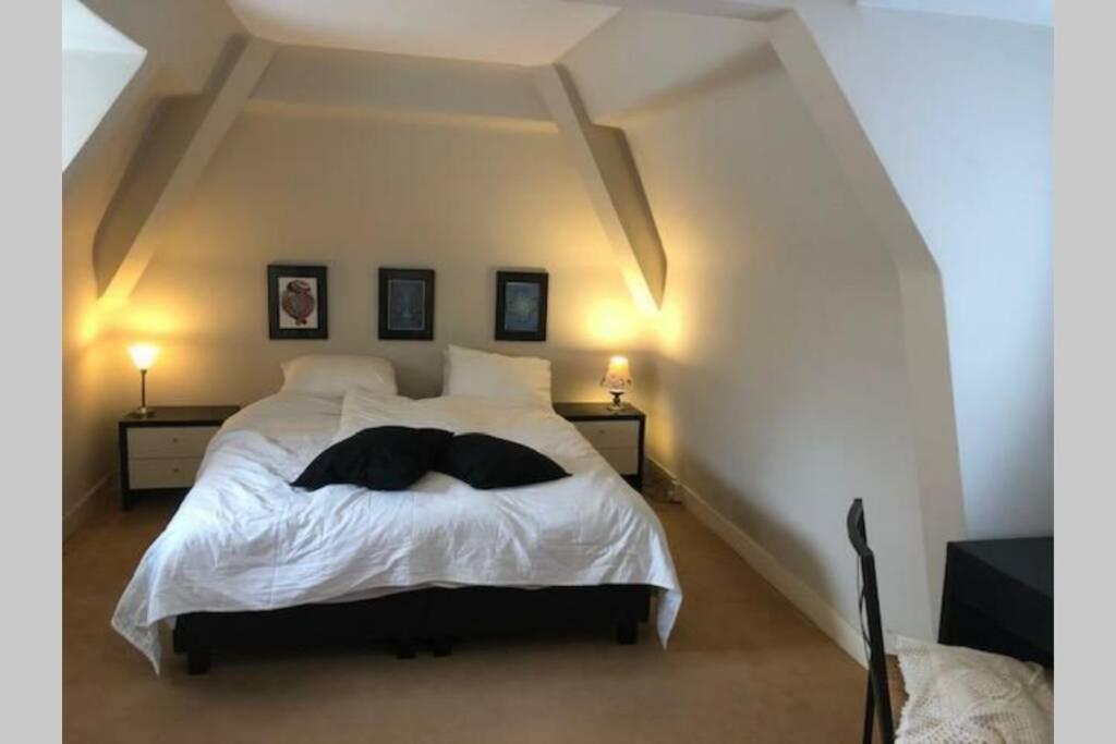 Vrijstaande rietgedekte villa nabij uitvalswegen Wassenaar Buitenkant foto